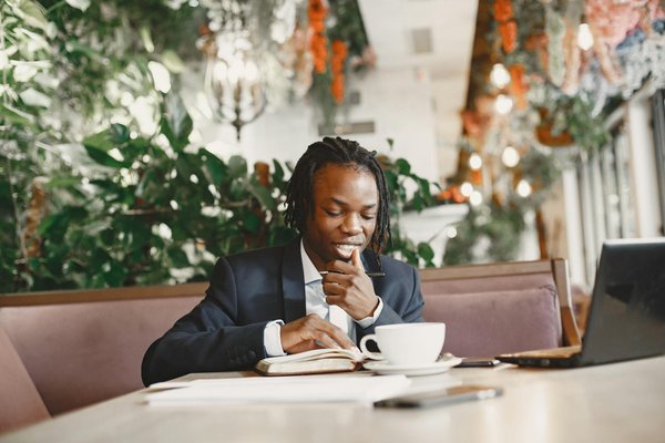 L'impact du Covid-19 sur la société contemporaine : une analyse